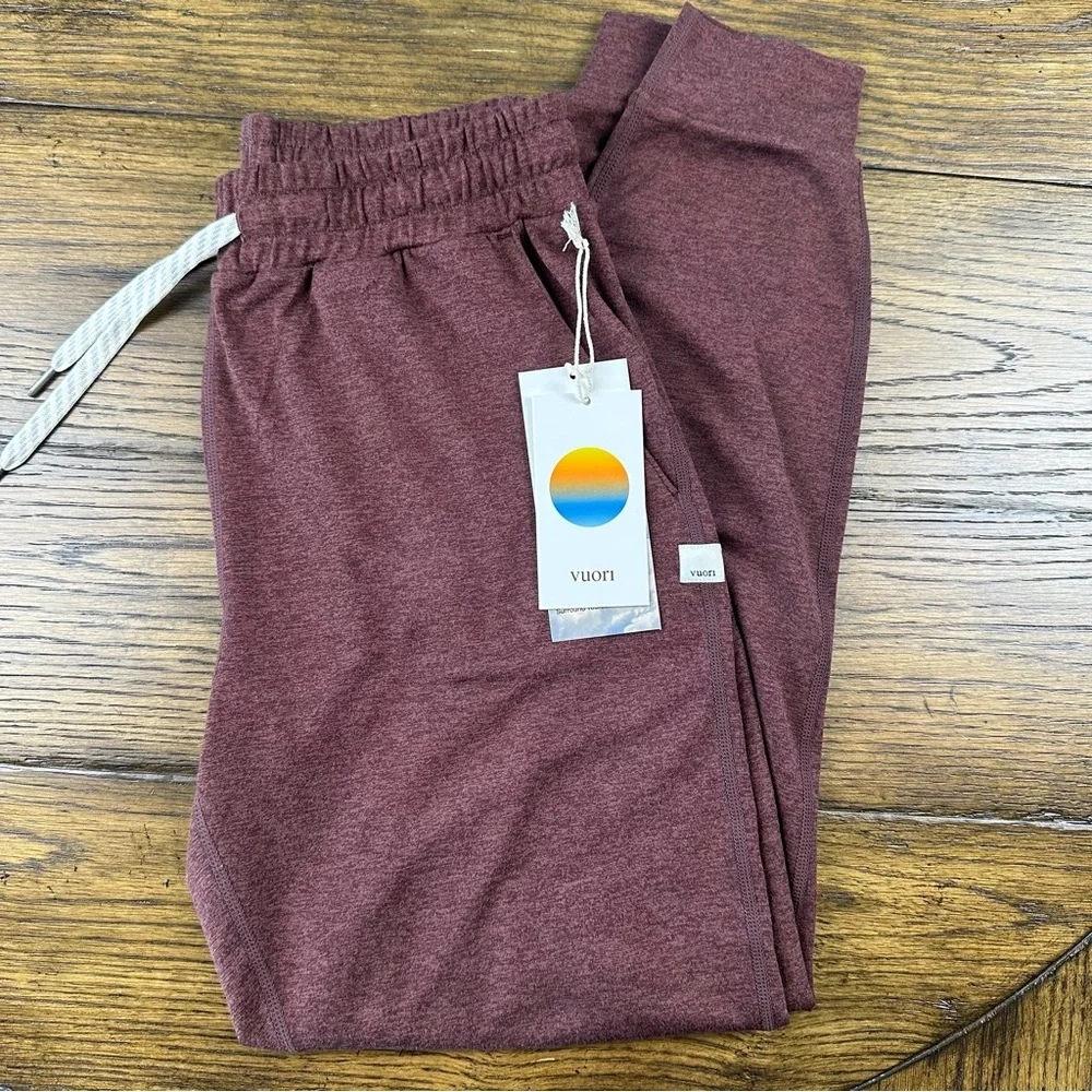 Vuori Performance Hoodie and Jogger Set - Picture 4 of 5